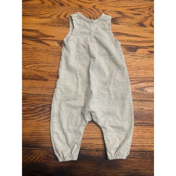 Rylee + Cru Gray Cotton Sunshine Sleeveless Romper One Piece Size 0-3 Months - Picture 2 of 4